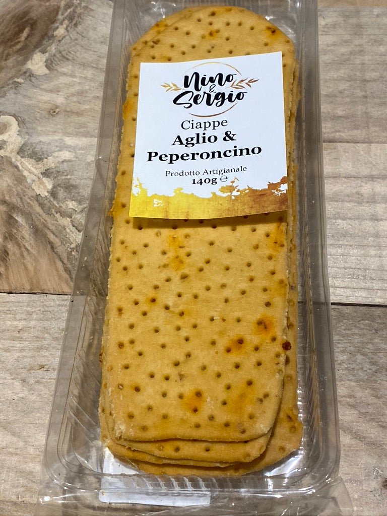 Ciappe Aglio & peperoncino. Krokante grote toast met look en pikante pepers. - Auguri